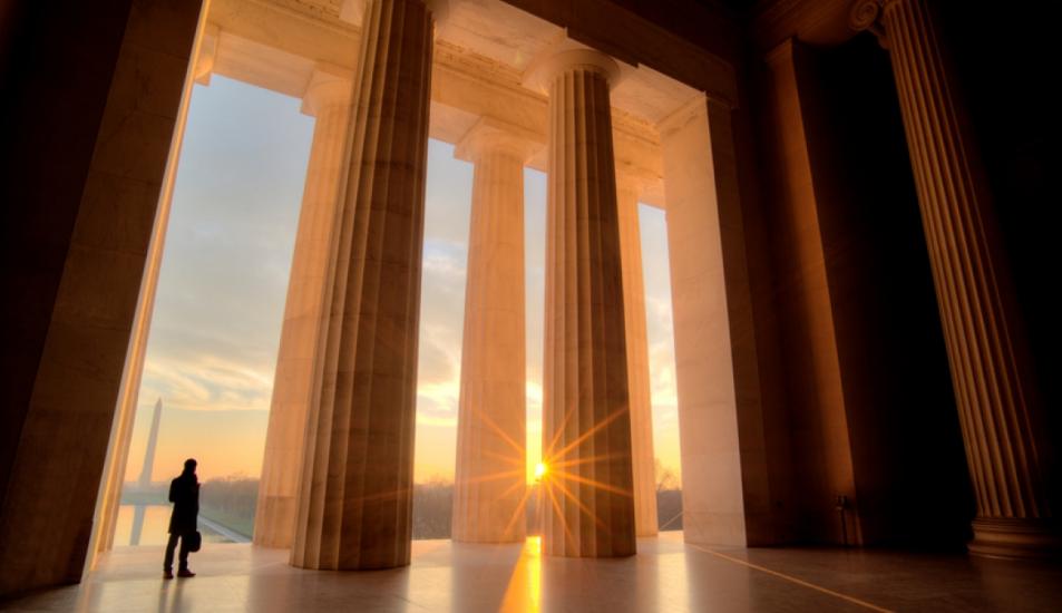 Lincoln Memorial sunrise view