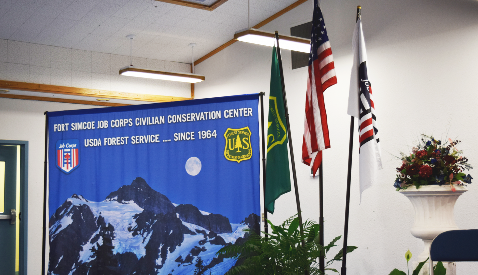 Dan Newhouse with Constituents