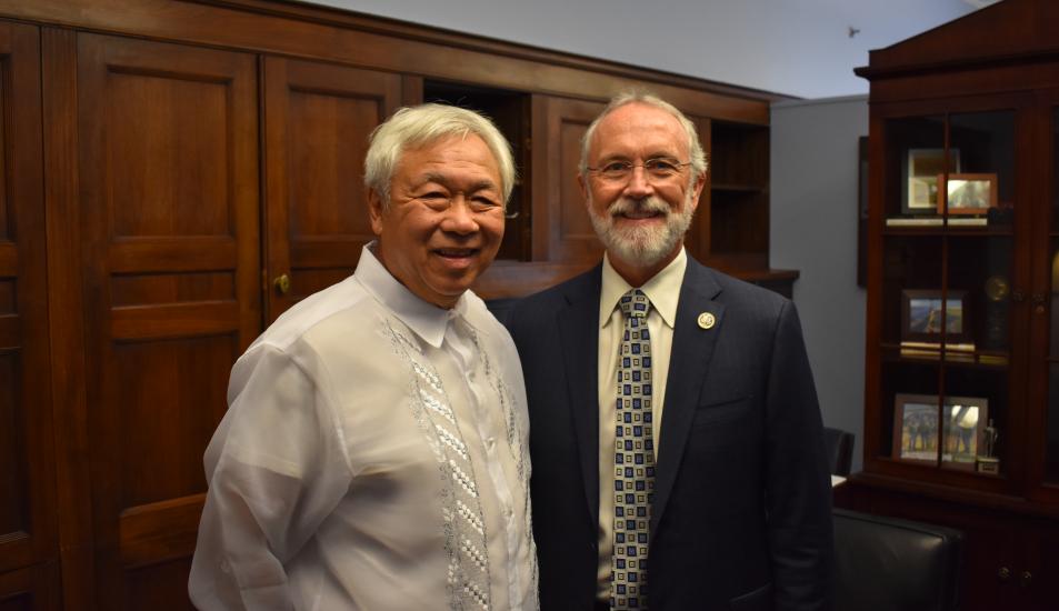 Rep Newhouse Rey Pascua